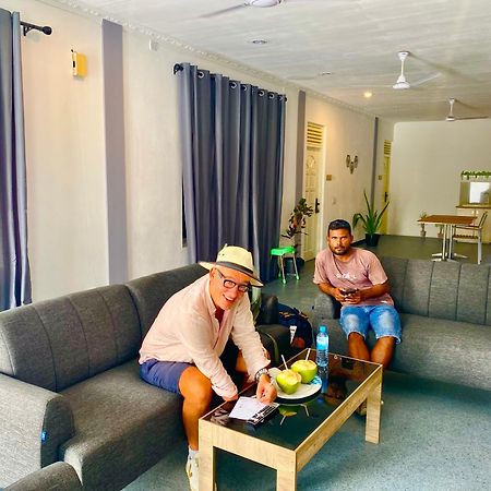 Clove Beach Addu-atollen Eksteriør bilde